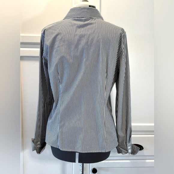 Calvin Klein women’s striped button down no-iron cuff sleeve 100% cotton shirt. - Picture 2 of 4
